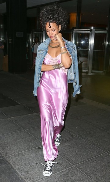 Rihanna+Rihanna+Leaves+Studio+Fpl7W2zR7IUl
